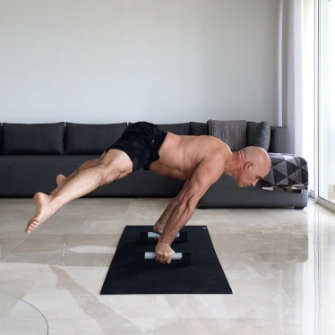 Straddle Planche