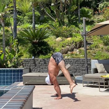 PRESS HANDSTAND